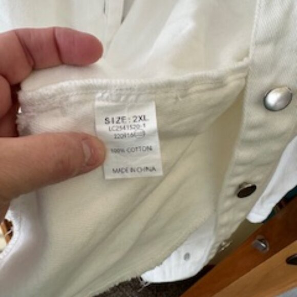 Chic White Denim Jacket for Women - Picture 2 of 8